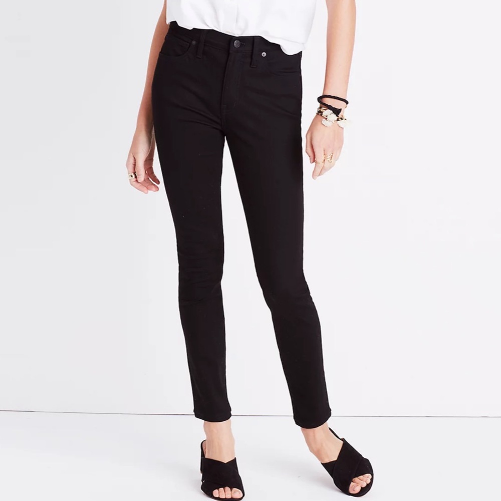 9" Mid-Rise Skinny Jeans in ISKO Stay Black™